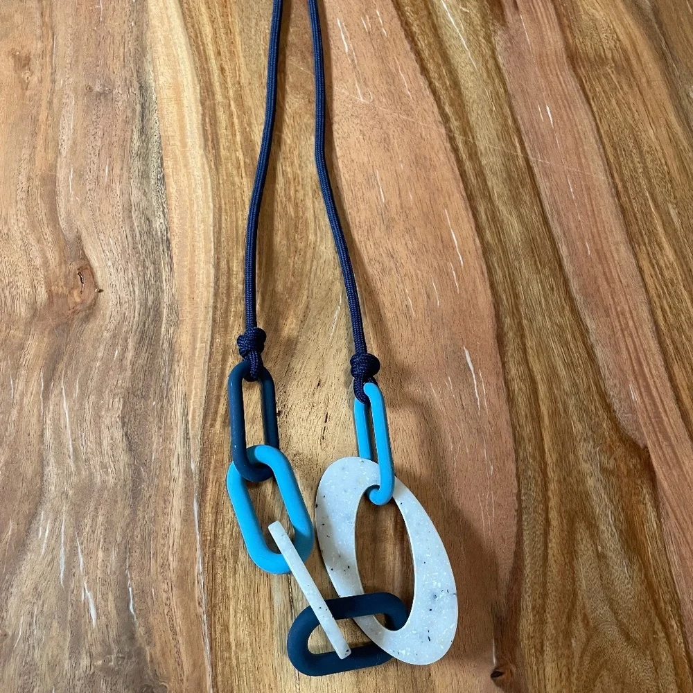 COS necklace - Picture 2 of 4